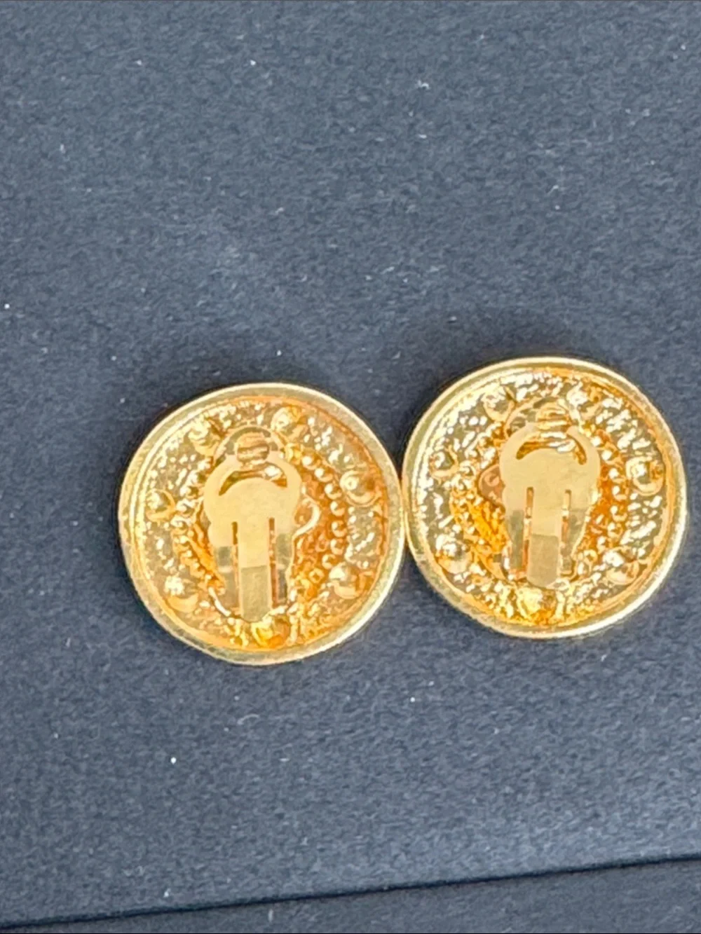 Vintage Chanel 1994 Baroque CC Logo Clip-On Earrings Gold Tone Ornate Medallion - Picture 5 of 10